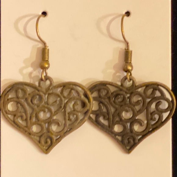 Beautiful heart earrings!! - Picture 3 of 4